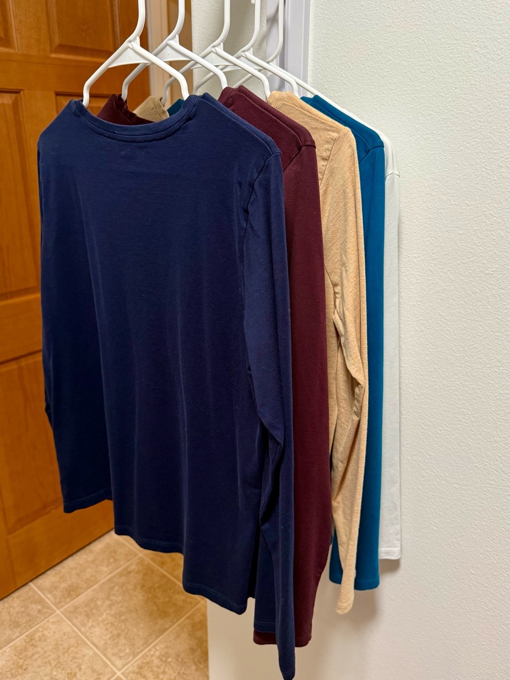 Lands’ End Supima Cotton Long Sleeve Tee Lot of 5 Size M V-Neck Crewneck - Picture 3 of 6